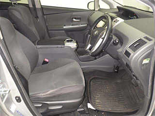 TOYOTA PRIUS ALPHA 2011