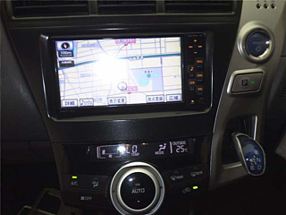 TOYOTA PRIUS ALPHA 2011