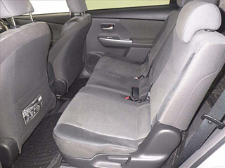 TOYOTA PRIUS ALPHA 2011
