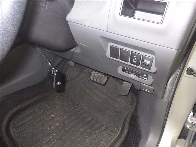TOYOTA PRIUS ALPHA 2011