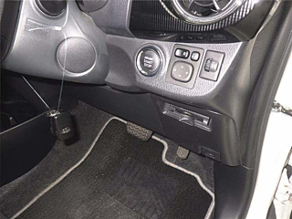 TOYOTA VITZ 2018