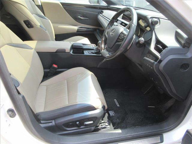 LEXUS ES 2020