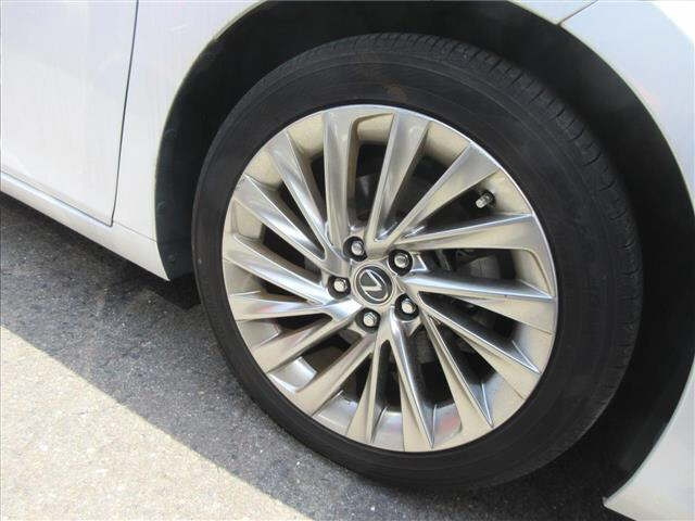 LEXUS ES 2020
