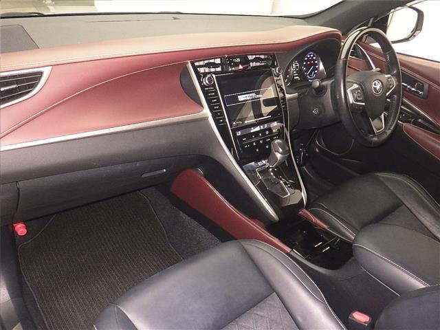 TOYOTA HARRIER 2017