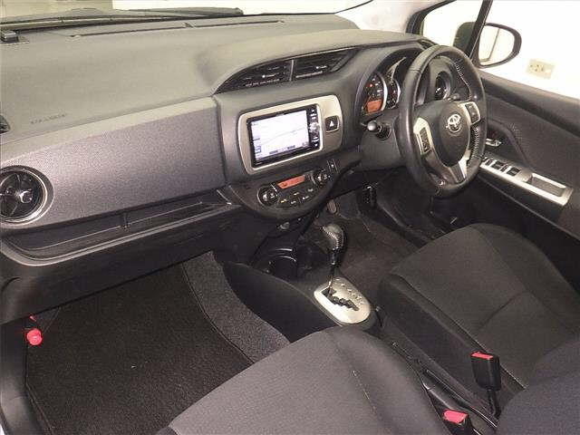 TOYOTA VITZ 2015