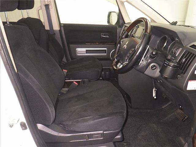 MITSUBISHI DELICA D5 2015