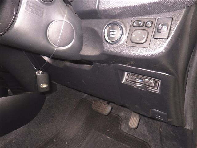 TOYOTA VITZ 2015