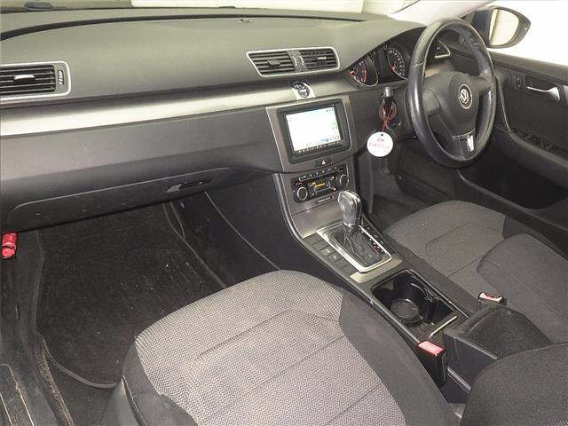 VOLKSWAGEN PASSAT VARIANT 2011