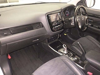 MITSUBISHI OUTLANDER PHEV 2015