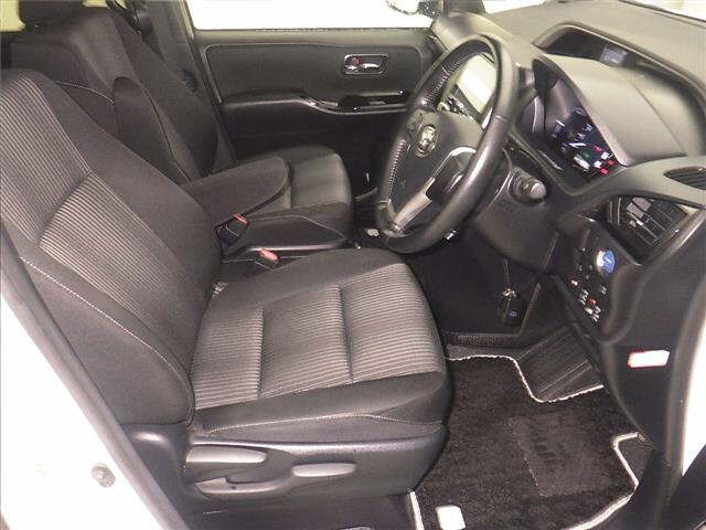 TOYOTA VOXY 2020