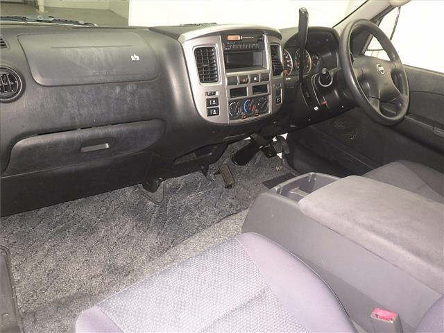 NISSAN CARAVAN 2010