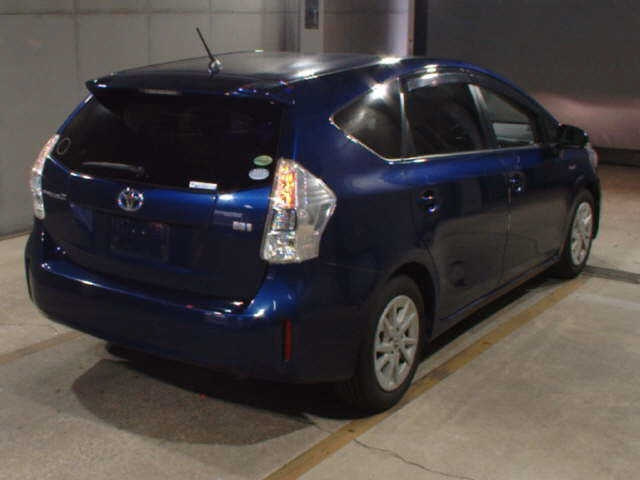 TOYOTA PRIUS ALPHA 2012
