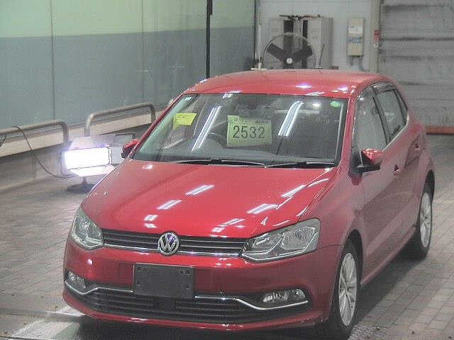 VOLKSWAGEN POLO 2016
