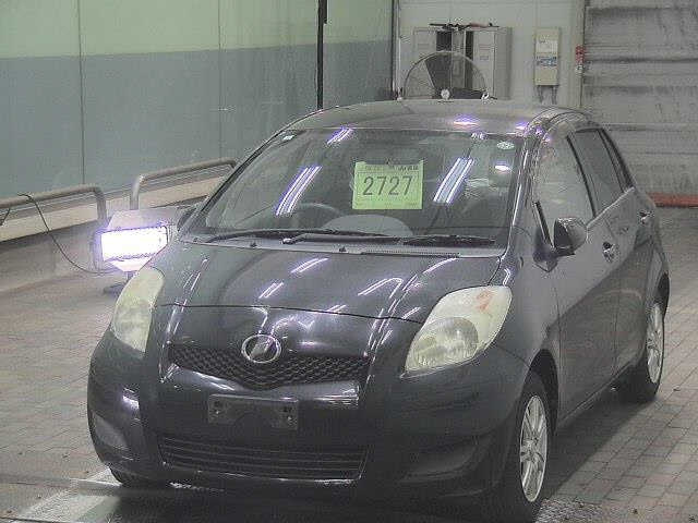 TOYOTA VITZ 2010