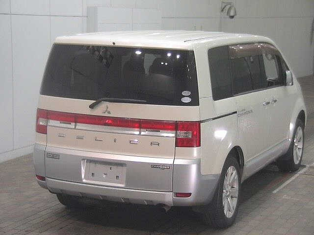 MITSUBISHI DELICA D5 2009