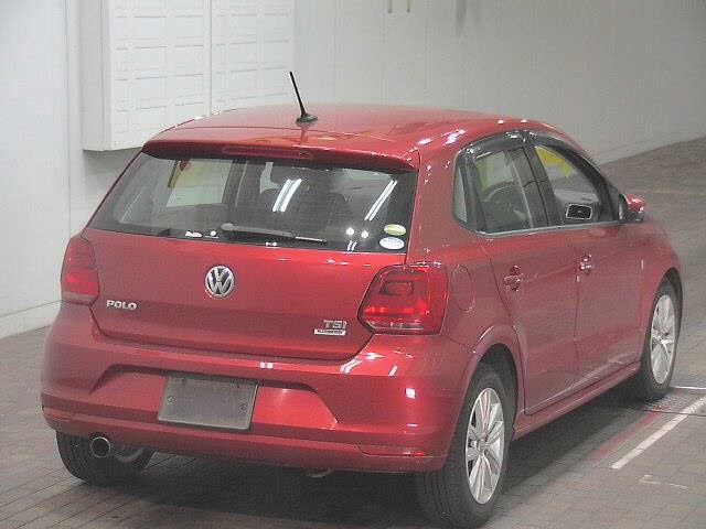 VOLKSWAGEN POLO 2016