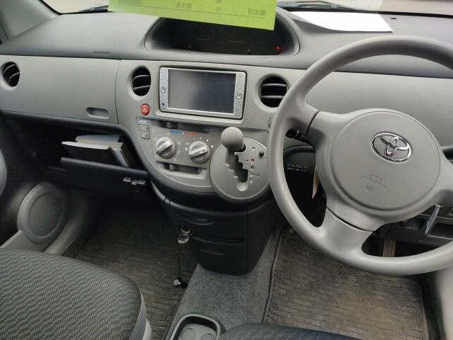 TOYOTA SIENTA 2009