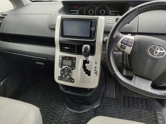 TOYOTA NOAH 2012