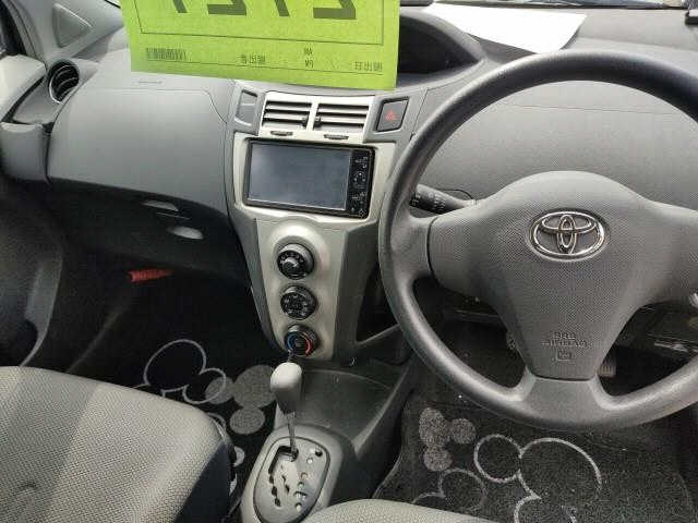 TOYOTA VITZ 2010