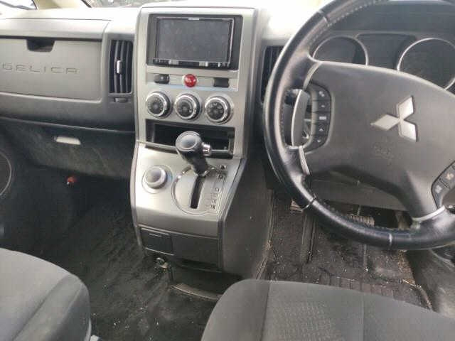 MITSUBISHI DELICA D5 2013