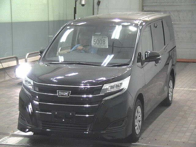 TOYOTA NOAH 2021