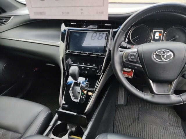 TOYOTA HARRIER 2019