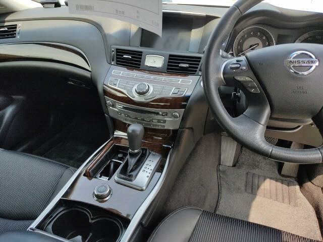 NISSAN FUGA 2011