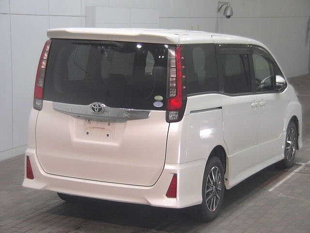 TOYOTA NOAH 2014