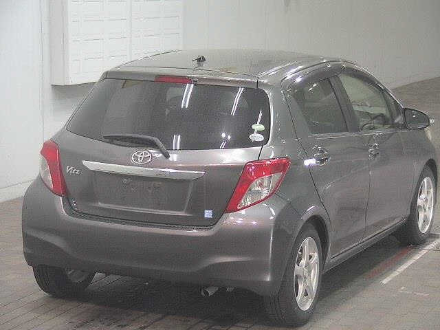 TOYOTA VITZ 2012