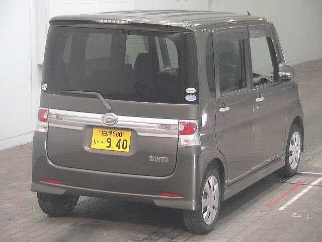 DAIHATSU TANTO 2011