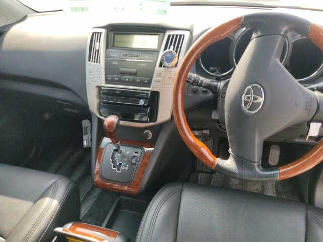 TOYOTA HARRIER 2011