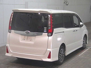 TOYOTA NOAH 2015