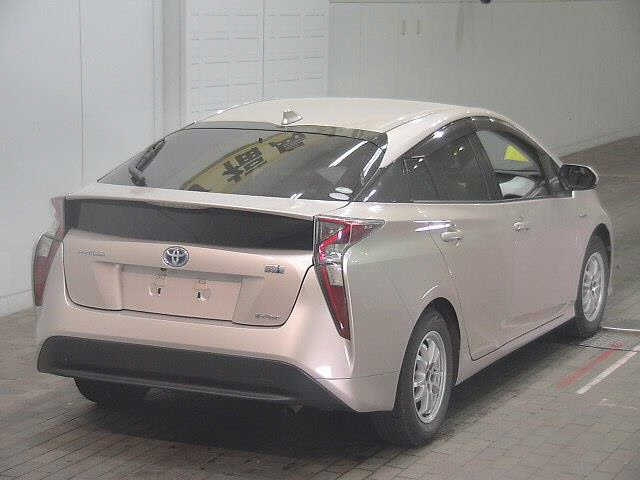 TOYOTA PRIUS 2016