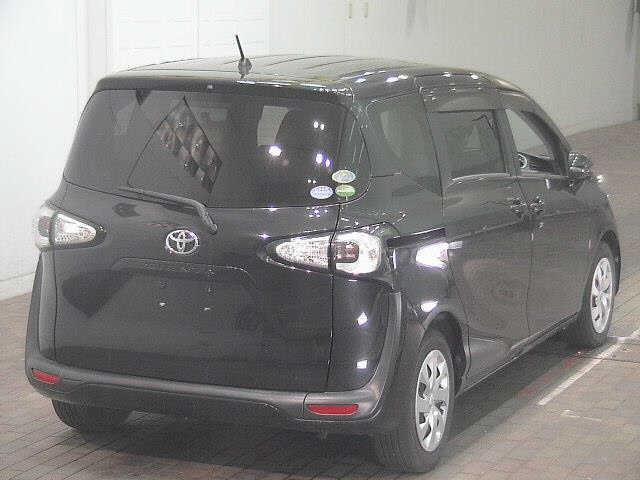 TOYOTA SIENTA 2016