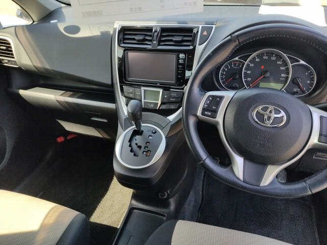 TOYOTA RACTIS 2015