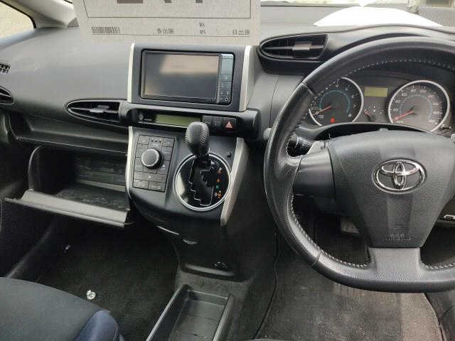 TOYOTA WISH 2010