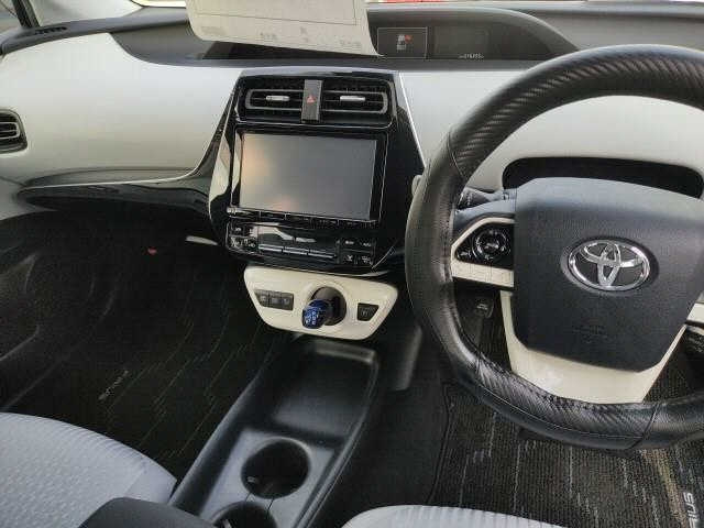 TOYOTA PRIUS 2016