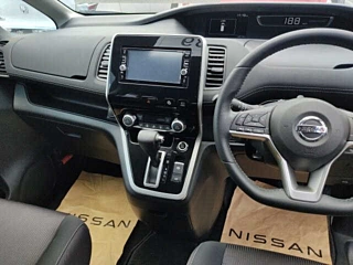 NISSAN SERENA 2017