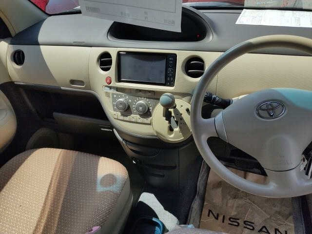 TOYOTA SIENTA 2012