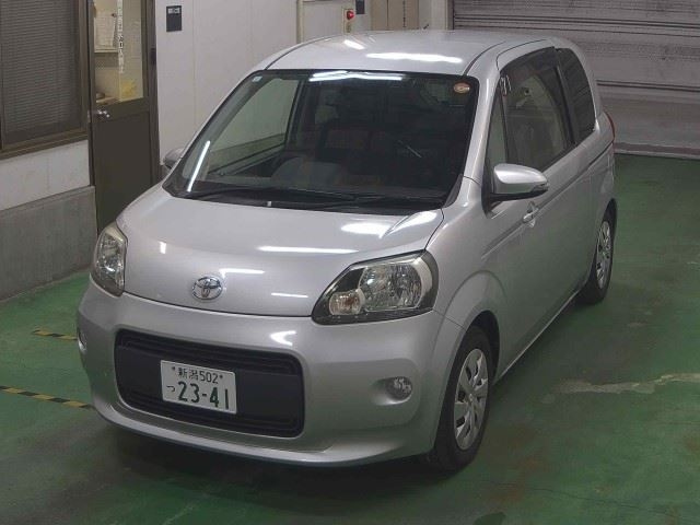 TOYOTA PORTE 2015