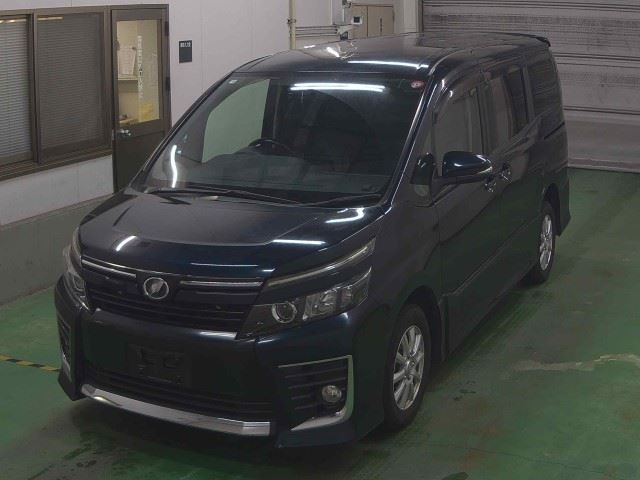 TOYOTA VOXY 2014