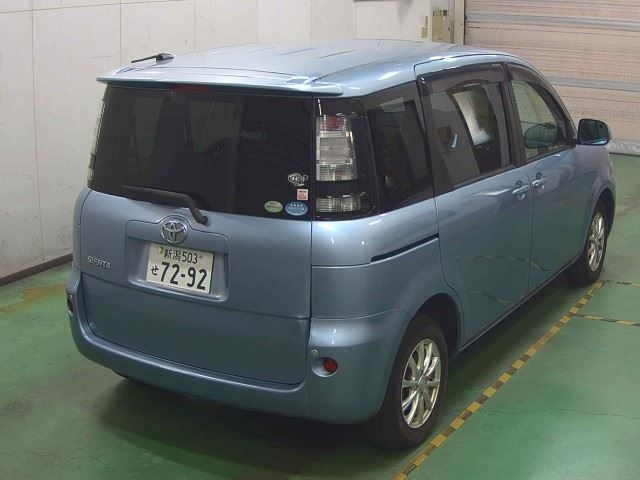 TOYOTA SIENTA 2012