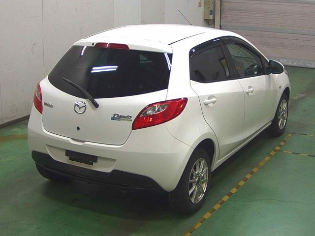 MAZDA DEMIO 2010