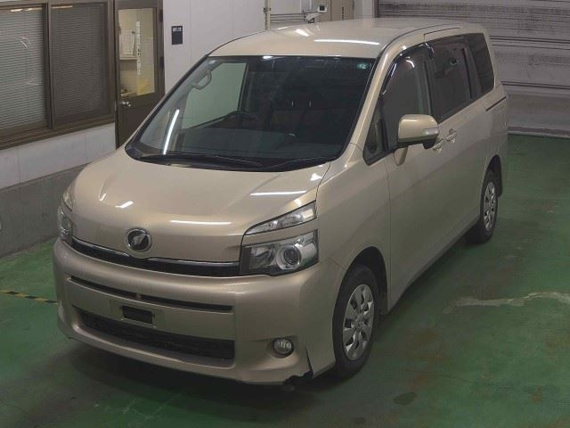 TOYOTA NOAH 2013