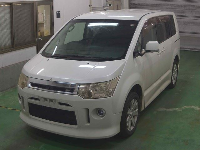 MITSUBISHI DELICA D5 2008