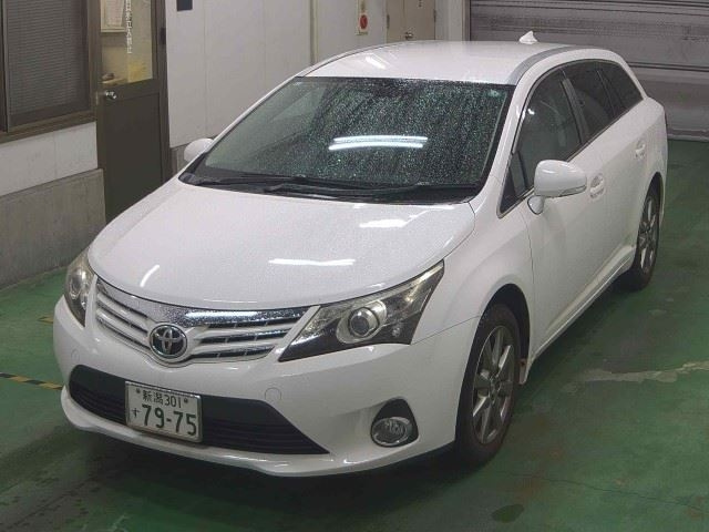 TOYOTA AVENSIS WAGON 2013