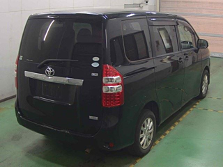 TOYOTA NOAH 2011