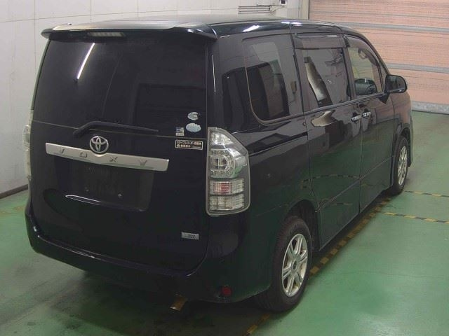 TOYOTA VOXY 2010