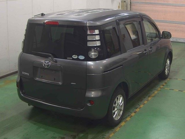 TOYOTA SIENTA 2009