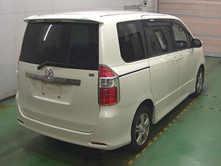 TOYOTA NOAH 2008
